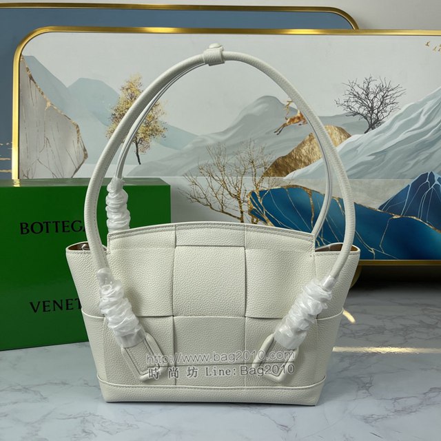 Bottega veneta高端女包 KF009 寶緹嘉爆款ARCO編織款荔枝紋石膏白手提包 BV經典款ARCO蝙蝠包  gxz1223
